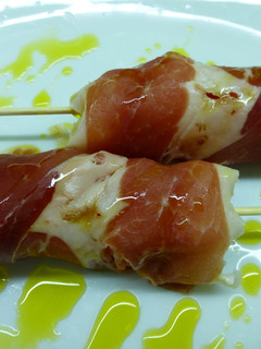 Una foto de Brocheta de melón, sandía y jamón ibérico