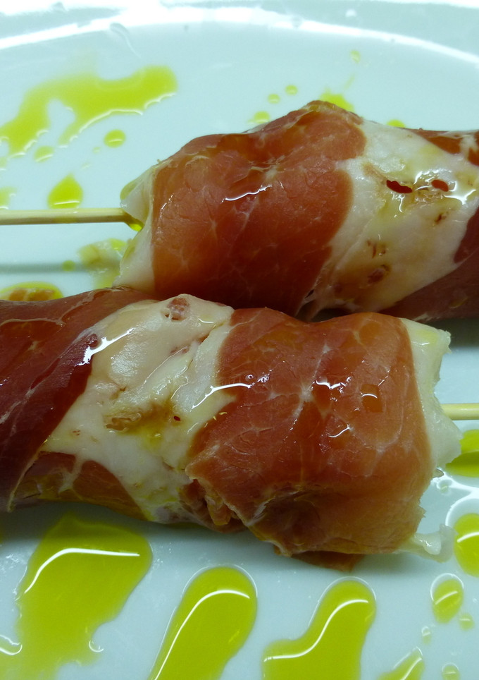 Una foto de Brocheta de melón, sandía y jamón ibérico