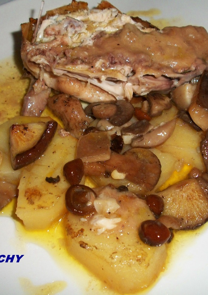 Una foto de Picantón relleno de foie de atún y setas silvestres