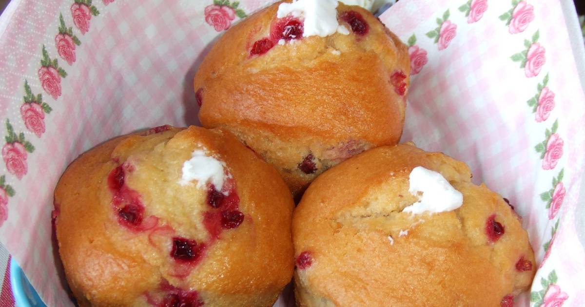 Muffins de arándanos rojos rellenos de crema de yogurt Receta de Cuqui  Bastida- Cookpad