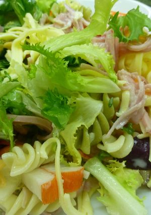Una foto de Ensalada de pasta y queso