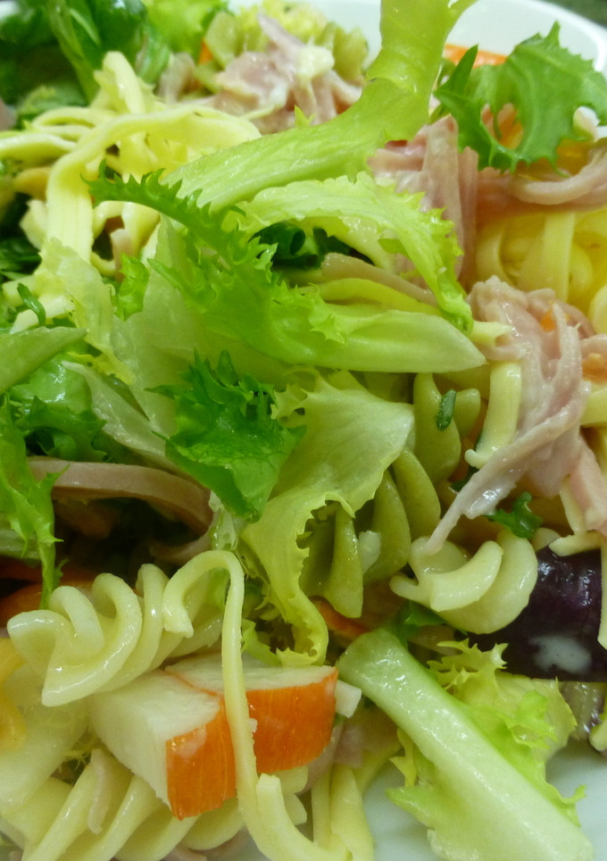 Una foto de Ensalada de pasta y queso