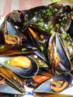 Una foto de Mejillones al vapor con zumo de lima