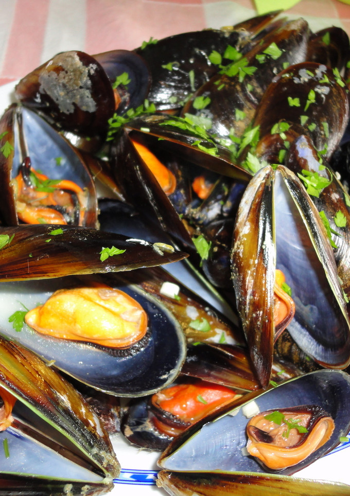 Una foto de Mejillones al vapor con zumo de lima