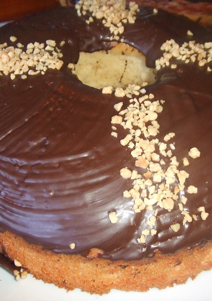 Una foto de Bica gallega de vainilla con baño de chocolate, coñac y almendras