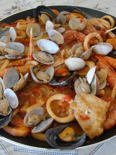 Una foto de Zarzuela de pescado y marisco fácil