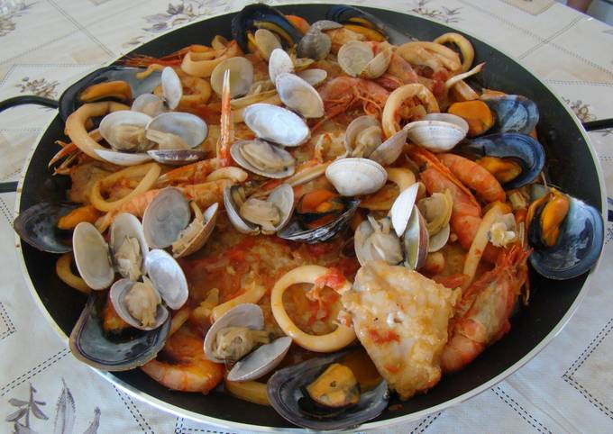 Zarzuela de pescado y marisco fácil Receta de Marisa Marcos Ortega- Cookpad