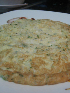Una foto de Tortilla de chanquetes con ajo y perejil