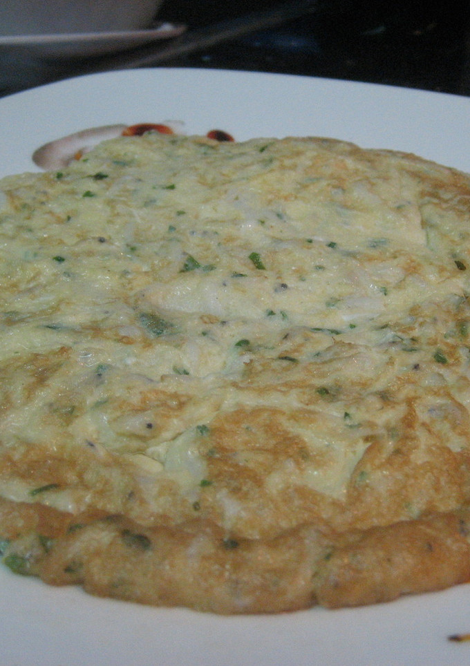 Una foto de Tortilla de chanquetes con ajo y perejil