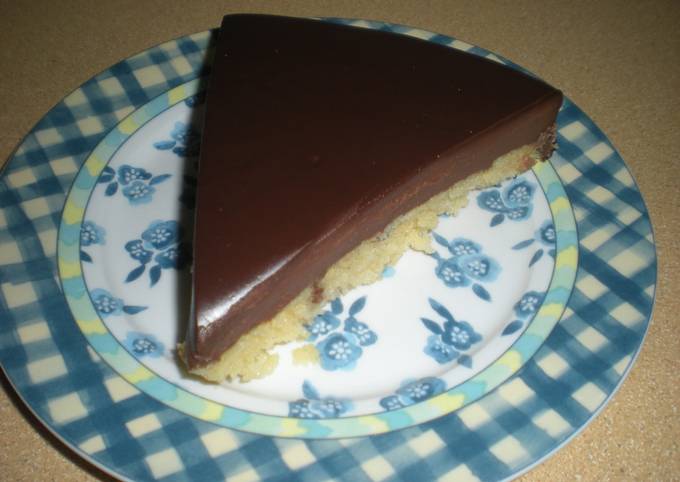 Foto principal de Tarta de chocolate con bizcocho casero