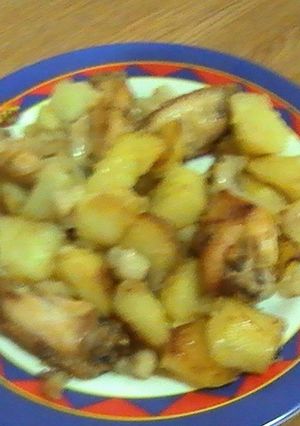 Foto principal de POLLO REVUELTO CON CEBOLLA Y BERENJENA 