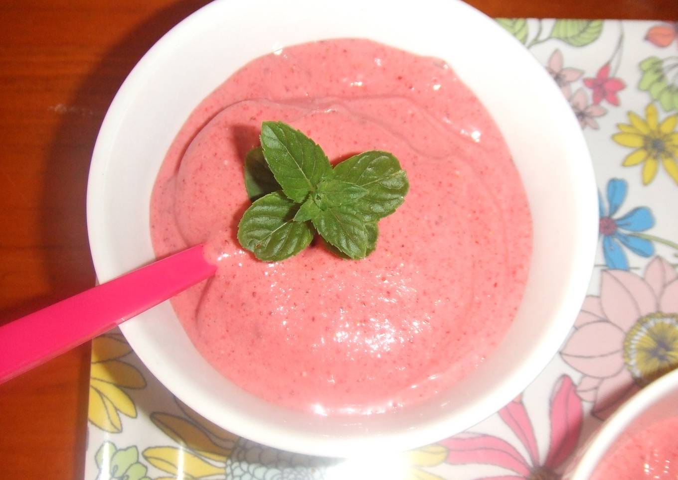 Helado rápido de fresas y arándanos rojos<br />