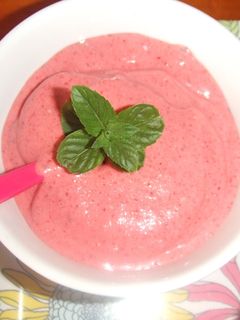 Una foto de Helado rápido de fresas y arándanos rojos