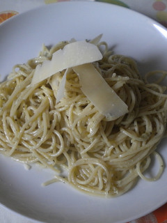 Una foto de Espaguetis con salsa de pesto