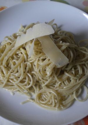 Una foto de Espaguetis con salsa de pesto