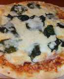 Pizza a los 4 quesos con espinacas