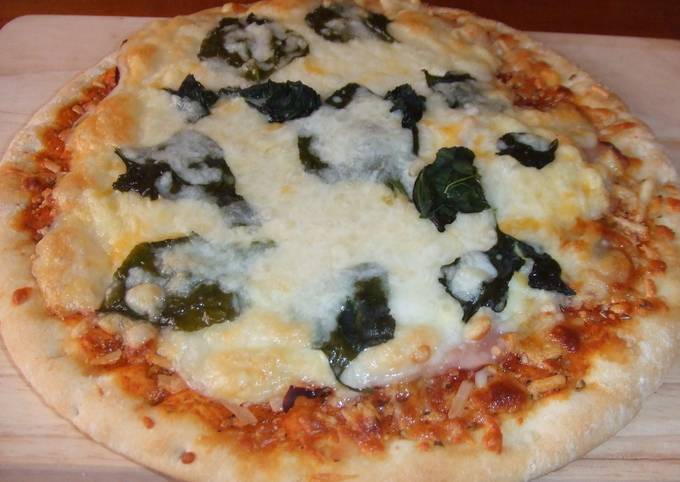 Foto principal de Pizza a los 4 quesos con espinacas
