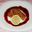 Pollo rebozado con salsa de frutos rojos