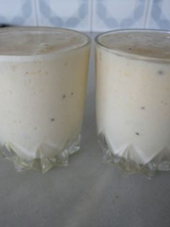 Una foto de Smoothie de frutas tropicales y queso batido
