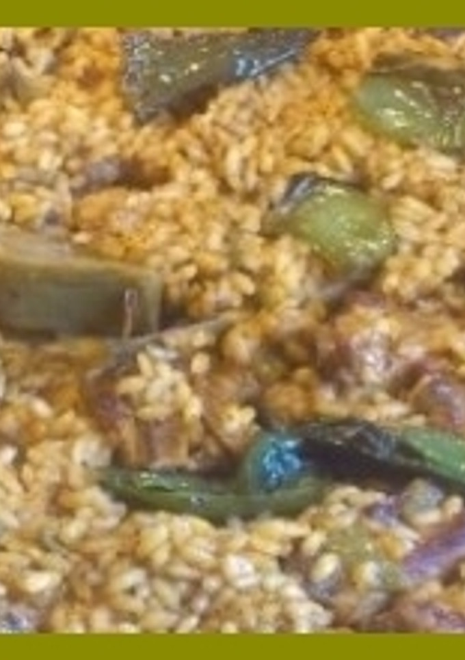 Una foto de Paella de carne