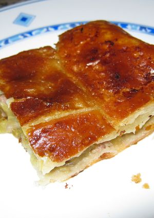 Una foto de Hojaldre de verduras con jamón serrano