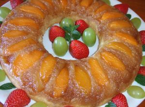 Foto principal de Tarta savarín de melocotones y azúcar moreno