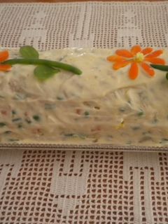 Una foto de Ensaladilla rusa con un toque de ajo