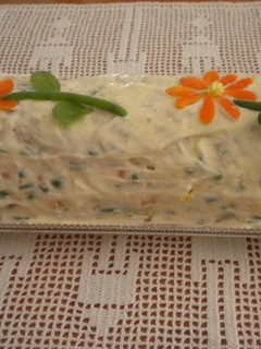 Una foto de Ensaladilla rusa con un toque de ajo