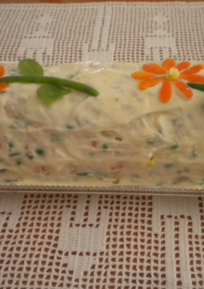 Una foto de Ensaladilla rusa con un toque de ajo