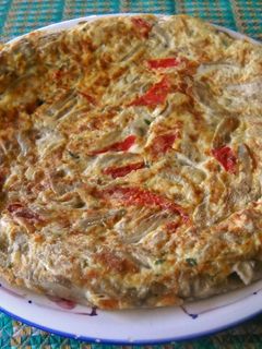 Una foto de Tortilla de setas y pimientos del piquillo