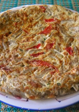 Una foto de Tortilla de setas y pimientos del piquillo
