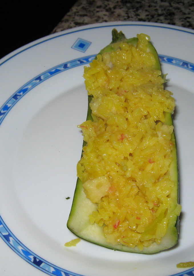 Una foto de Calabacín relleno de arroz al curry