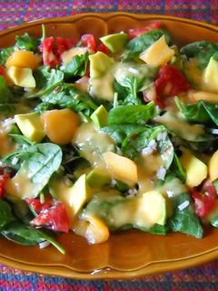 Una foto de Ensalada de espinacas con vinagreta de nectarina