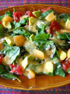 Una foto de Ensalada de espinacas con vinagreta de nectarina