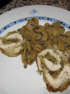 Una foto de Pechuga de pollo rellena de berenjenas