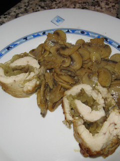 Una foto de Pechuga de pollo rellena de berenjenas
