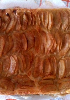 Una foto de Tarta de manzana con hojaldre (receta fácil)