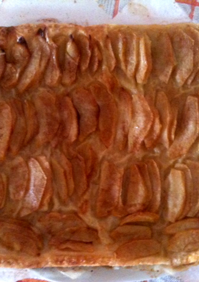 Una foto de Tarta de manzana con hojaldre (receta fácil)