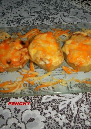 Una foto de Patatas asadas con puerros y mayonesa a los 4 quesos, gratinadas