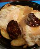 Cazuela de patatas con huevo y cebolla confitada con hígado de pato