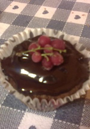Una foto de Muffin chocolatosos con grosellas
