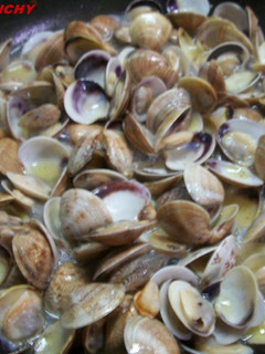 Una foto de Almejas al Albariño