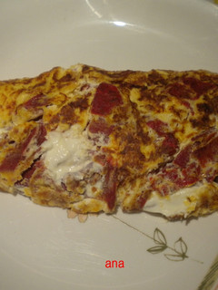 Una foto de Tortilla con pimientos del piquillo