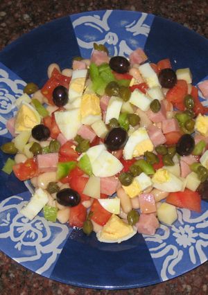 Una foto de Ensalada de alubias, típica de Cartagena