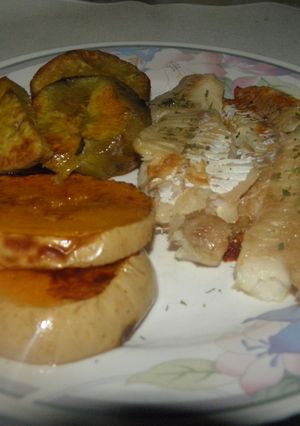 Una foto de Pescado con batata y calabaza al horno bajo colesterol