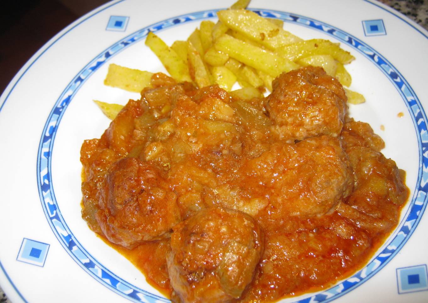 Albóndigas con salsa de berenjenas<br />