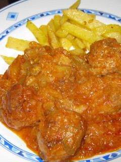 Una foto de Albóndigas con salsa de berenjenas