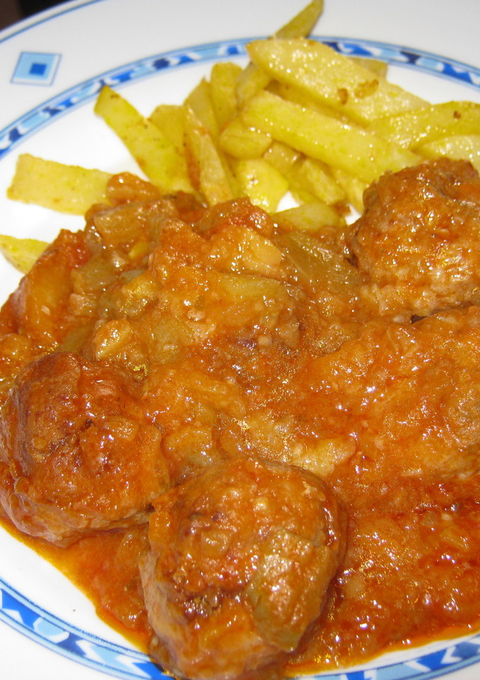 Una foto de Albóndigas con salsa de berenjenas