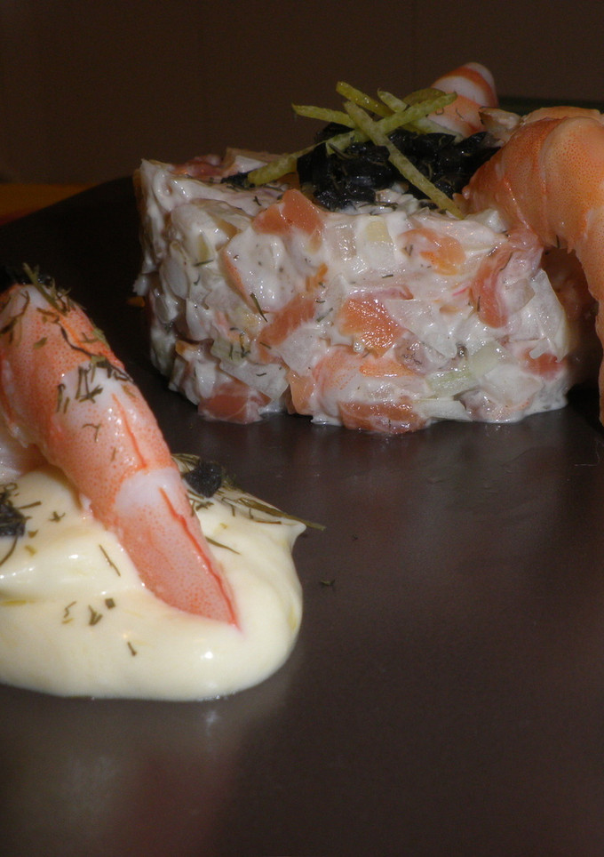 Una foto de Tartar de salmón y caviar