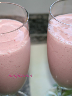 A picture of Strawberry and Banana Smoothie.